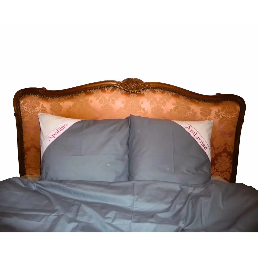 Taie d'oreiller personnalisable brodée main Taie d'oreiller personnalisable brodée main