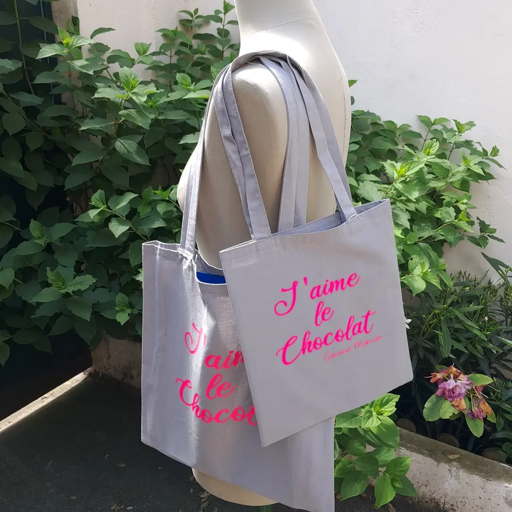 Tote bag en drap recyclé avec motif Tote bag en drap recyclé avec motif