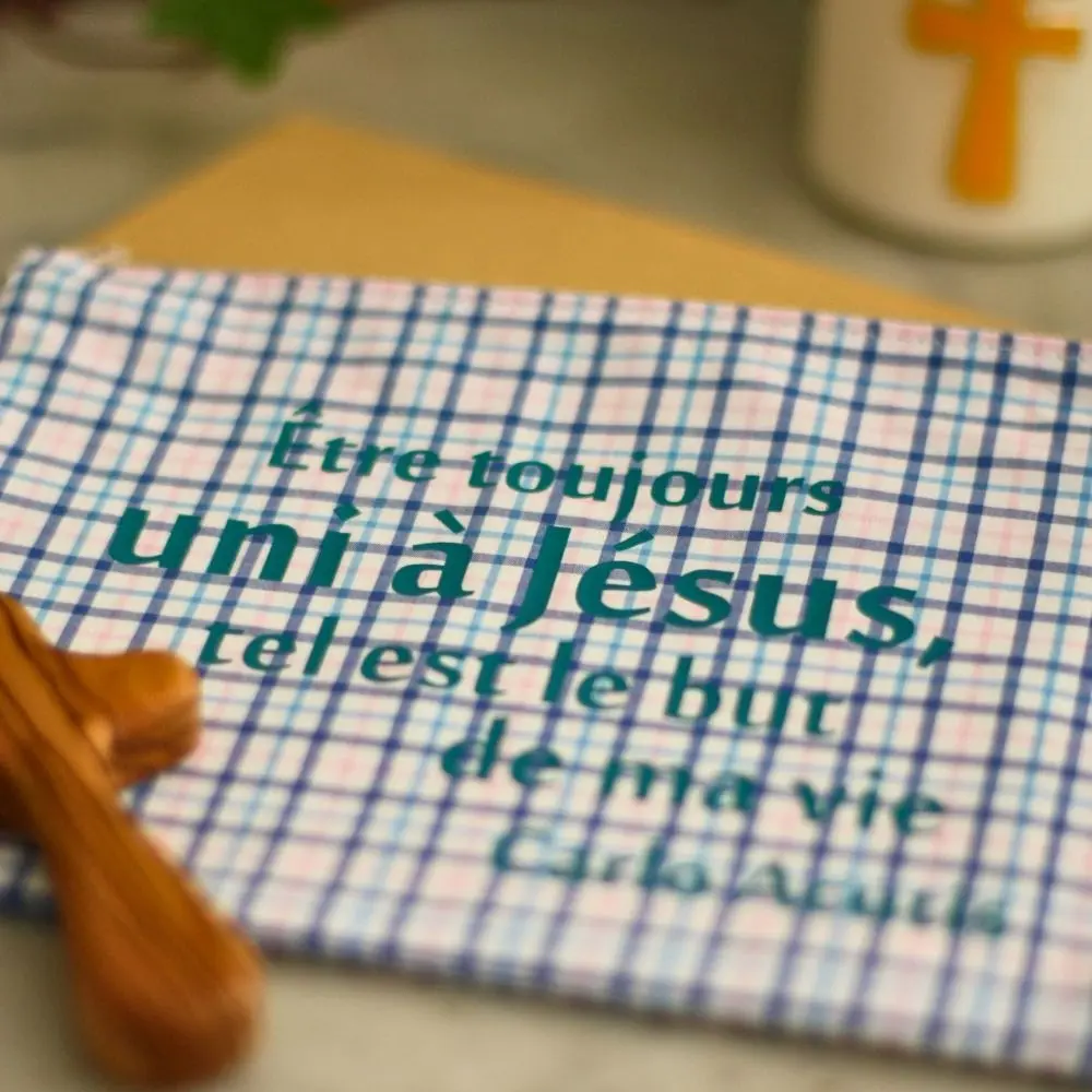 Trousse upcyclée avec message catholique Trousse upcyclée avec message catholique