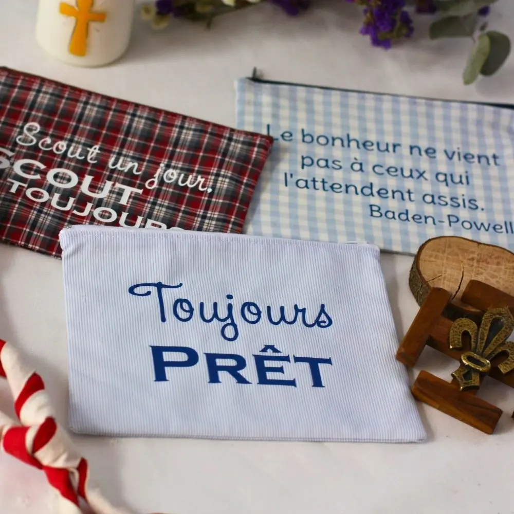 Trousse upcyclée avec message scout Trousse upcyclée avec message scout